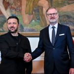 Zelenskyj v Praze je pro Spolu v kampani vítanou vzpruhou, zato ANO musí ohledně Ukrajiny lavírovat