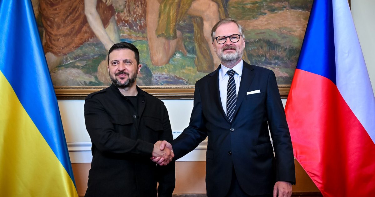 Zelenskyj v Praze je pro Spolu v kampani vítanou vzpruhou, zato ANO musí ohledně Ukrajiny lavírovat